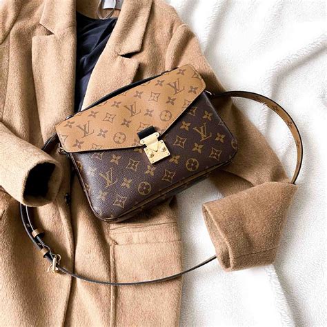 lv pochette metis pictures